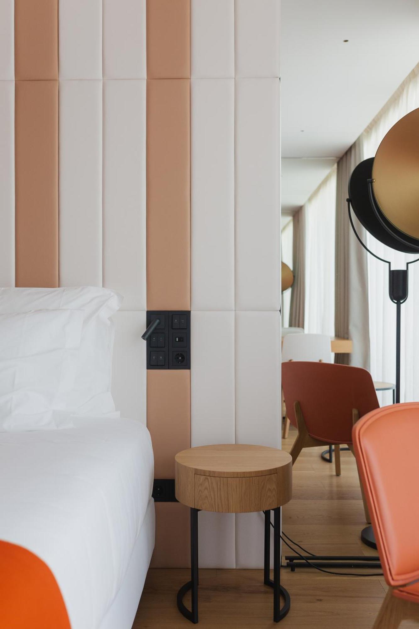 Lumen Hotel & The Lisbon Light Show Стая снимка