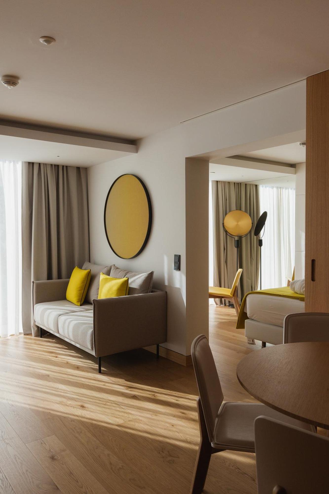 Lumen Hotel & The Lisbon Light Show Стая снимка